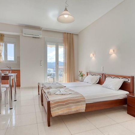 Niovi Luxury Apartments Loutra Edipsou  ภายนอก รูปภาพ
