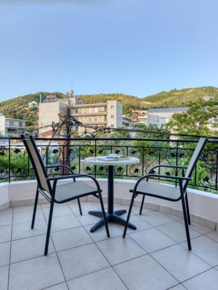 Niovi Luxury Apartments Loutra Edipsou  ภายนอก รูปภาพ